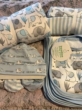 The Children's Place Blue and Gray Elephant Baby Bib & Hat Set